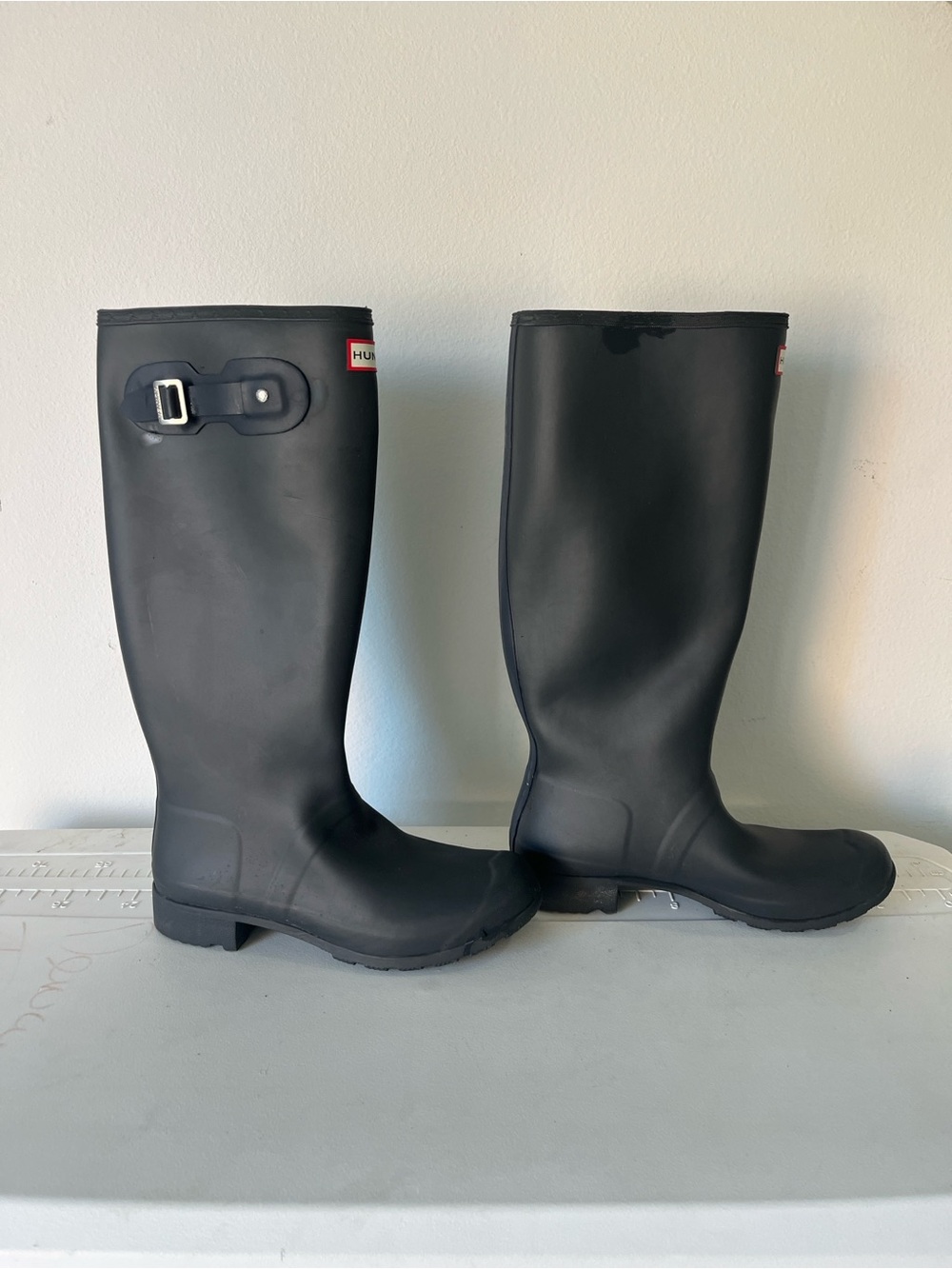 Hunter Black Tall Rubber Rain Boots with Red-Trim Logo - Picture 6 of 8
